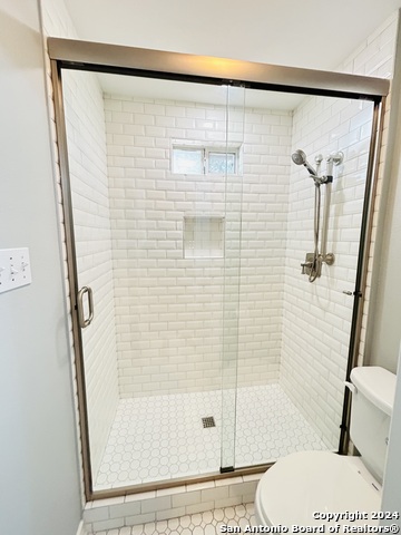 Image 21 of 47 For 321 Village View