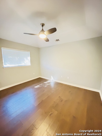 Image 24 of 47 For 321 Village View