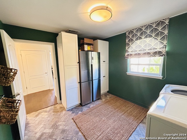 Image 27 of 47 For 321 Village View