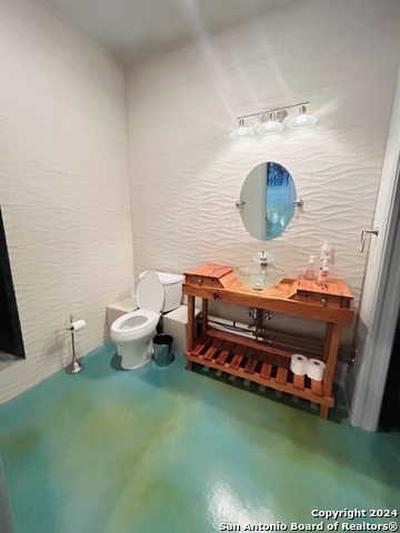 Image 35 of 47 For 321 Village View