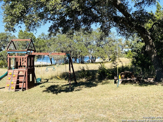 Image 37 of 47 For 321 Village View