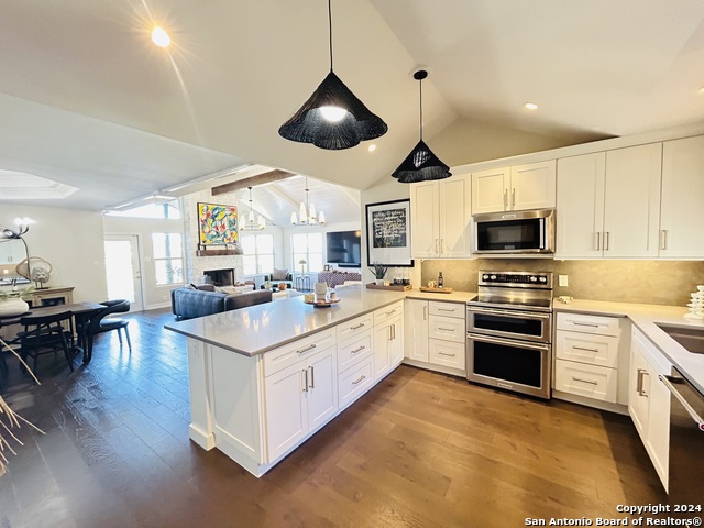 Image 5 of 47 For 321 Village View