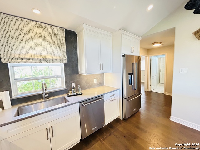 Image 7 of 47 For 321 Village View