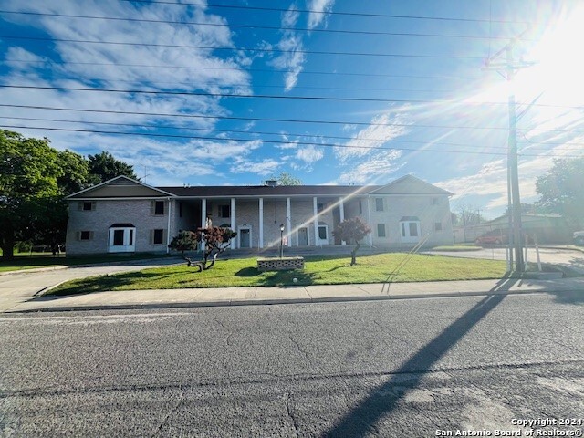 811 Jackson Keller  8