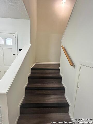 Listing photo id 9 for 811 Jackson Keller  8