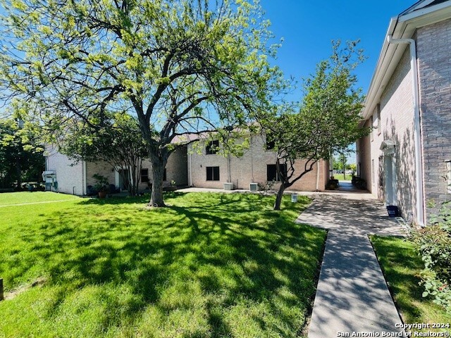 Listing photo id 16 for 811 Jackson Keller  8