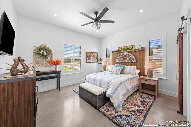 Image 23 of 50 For 147 Gray Wolf