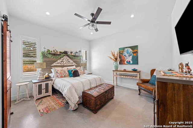 Image 25 of 50 For 147 Gray Wolf