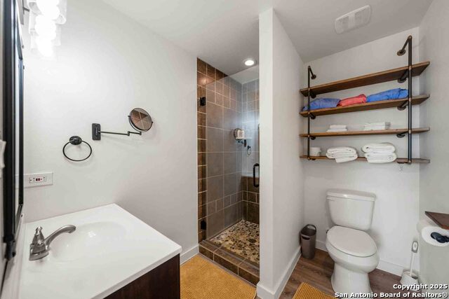 Image 34 of 50 For 147 Gray Wolf