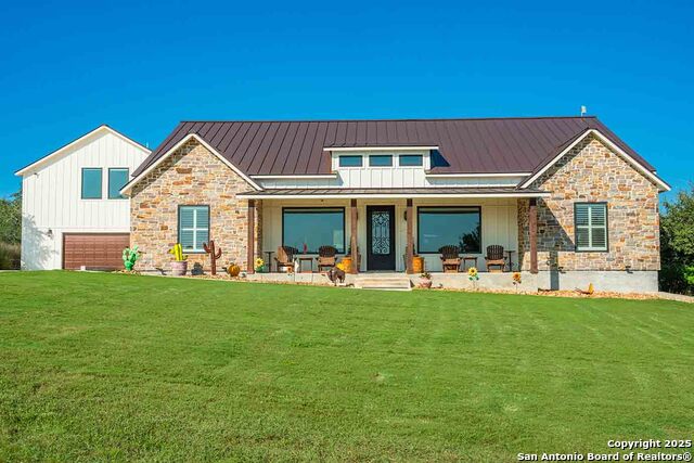 Image 5 of 50 For 147 Gray Wolf