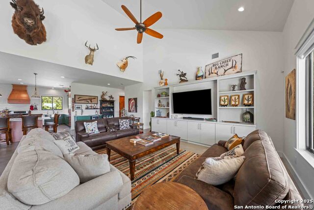 Image 9 of 50 For 147 Gray Wolf