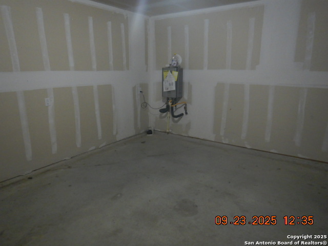 Image 13 of 16 For 711 Cook Bend