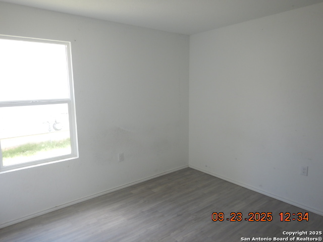 Image 9 of 16 For 711 Cook Bend