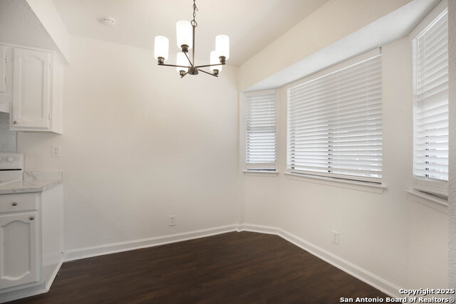 Image 13 of 29 For 7506 Lincoln Village