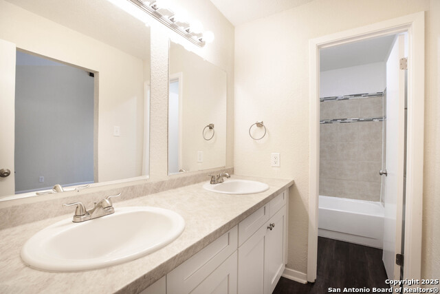 Image 21 of 29 For 7506 Lincoln Village