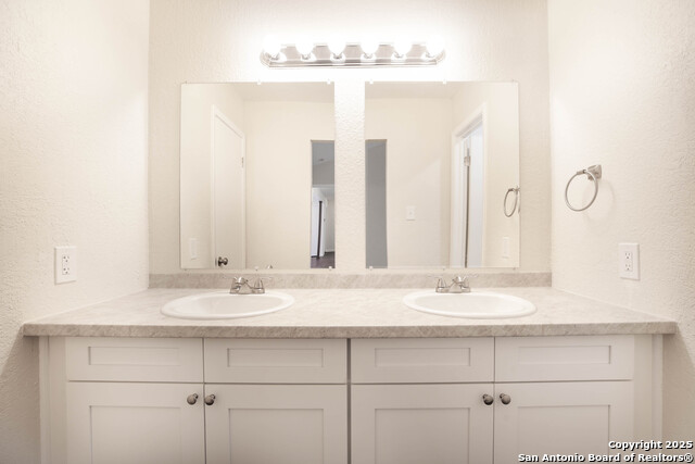 Image 22 of 29 For 7506 Lincoln Village