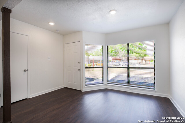 Image 8 of 29 For 7506 Lincoln Village