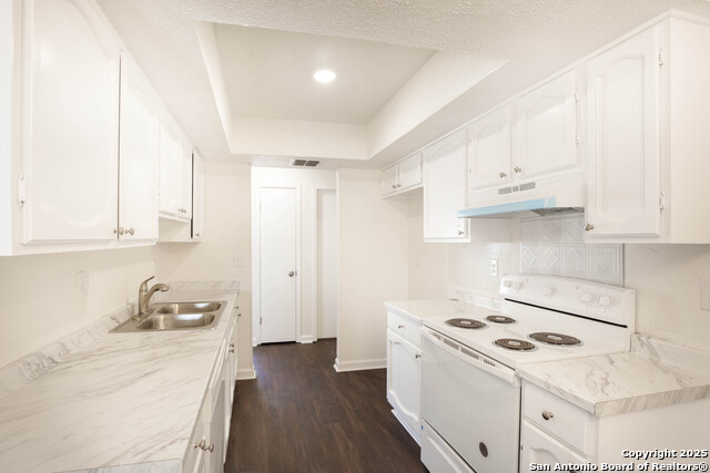 Image 9 of 29 For 7506 Lincoln Village