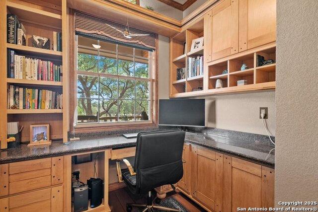 Image 8 of 47 For 547 Suncrest