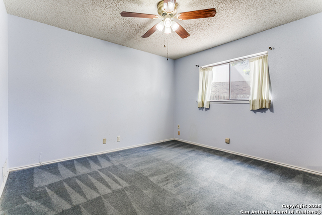 Listing photo id 13 for 13415 Lobelia