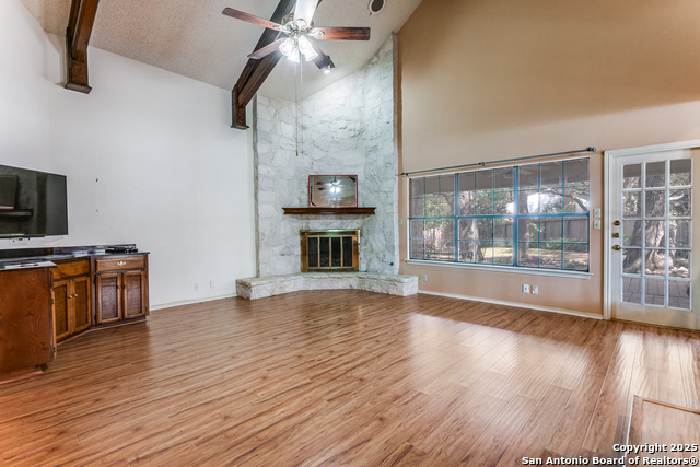 Listing photo id 2 for 13415 Lobelia