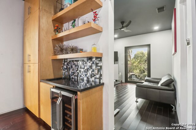 Image 10 of 52 For 128 Clay St.