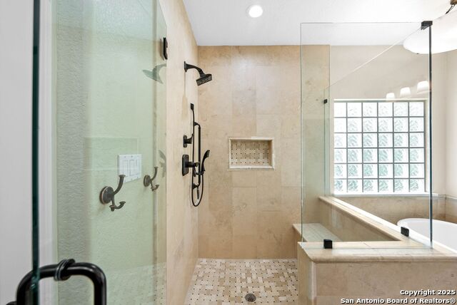 Image 21 of 68 For 15921 Reyes Rdg