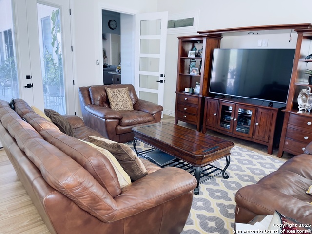 Image 23 of 46 For 202 Mystic Shores Blvd