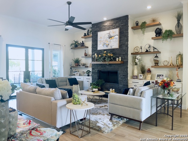 Image 8 of 46 For 202 Mystic Shores Blvd