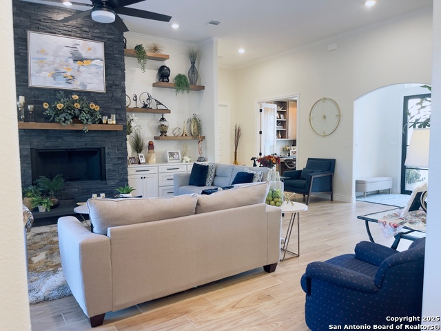 Image 9 of 46 For 202 Mystic Shores Blvd