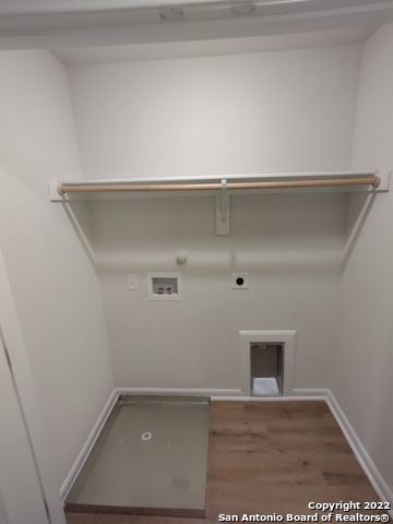 Image 14 of 17 For 7521 Astro Field  102