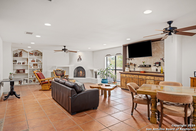 Image 11 of 49 For 1158 Orchard Park