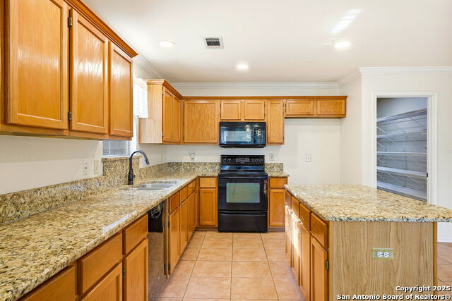 Image 22 of 51 For 9723 Dahlia  