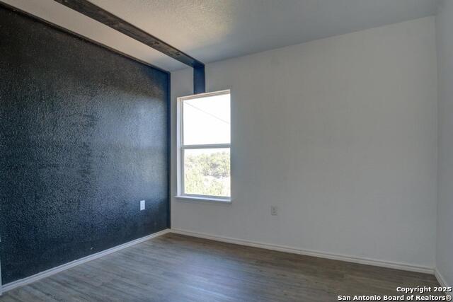 Listing photo id 14 for 185 Hidden  