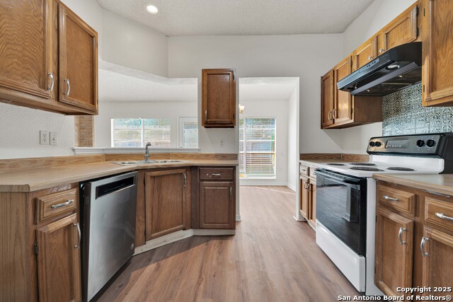 Listing photo id 6 for 9218 Greens  