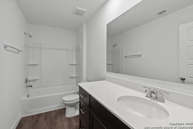 Listing photo id 11 for 8242 Hamrick Circle