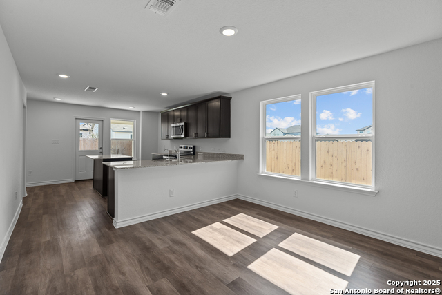 Listing photo id 18 for 8242 Hamrick Circle