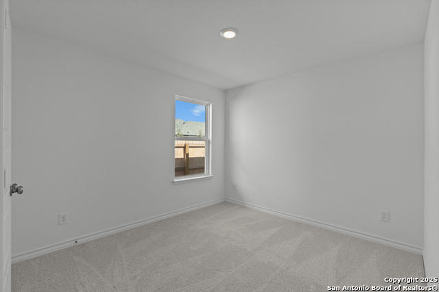 Listing photo id 7 for 8242 Hamrick Circle