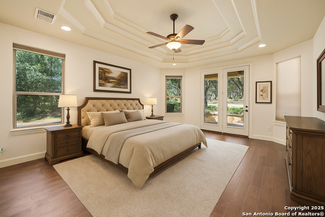 Image 21 of 44 For 3015 River Way