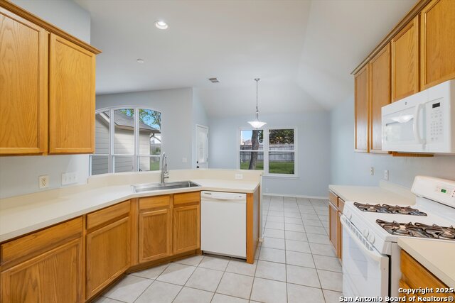 Image 15 of 30 For 2227 Encino Lake