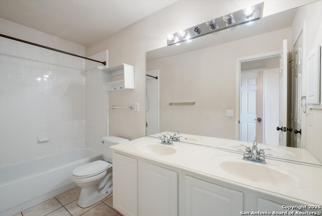 Image 25 of 30 For 2227 Encino Lake