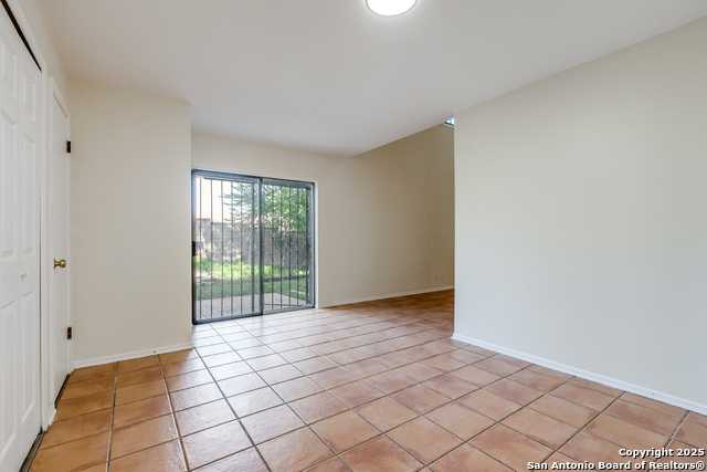 Image 10 of 25 For 6123 Farragut Dr.