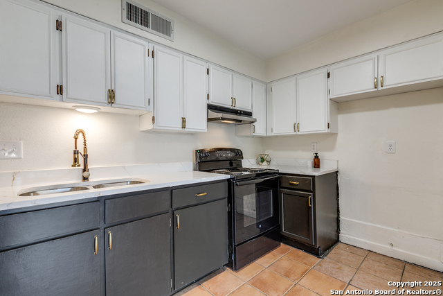 Image 4 of 25 For 6123 Farragut Dr.