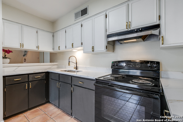 Image 5 of 25 For 6123 Farragut Dr.