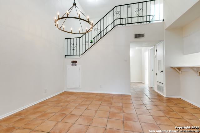 Image 8 of 25 For 6123 Farragut Dr.