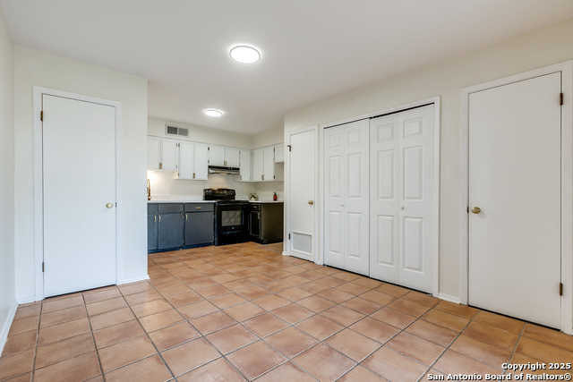 Image 9 of 25 For 6123 Farragut Dr.