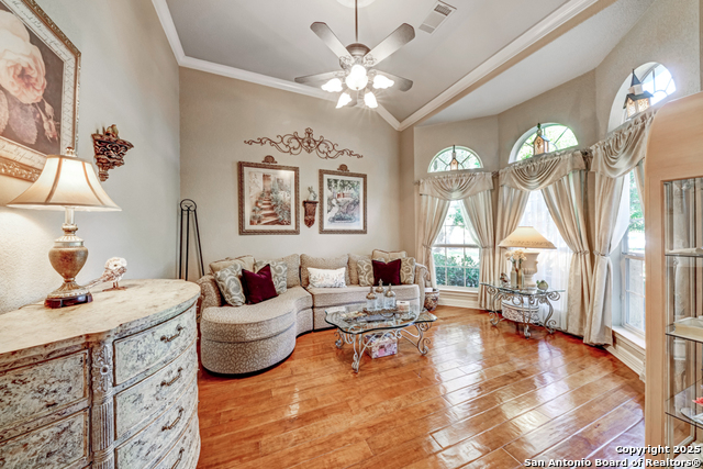 Listing photo id 12 for 1700 Frontier