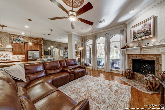 Listing photo id 18 for 1700 Frontier