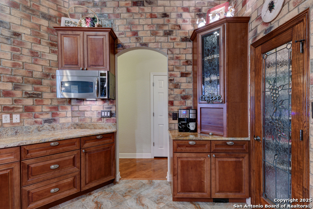 Listing photo id 23 for 1700 Frontier