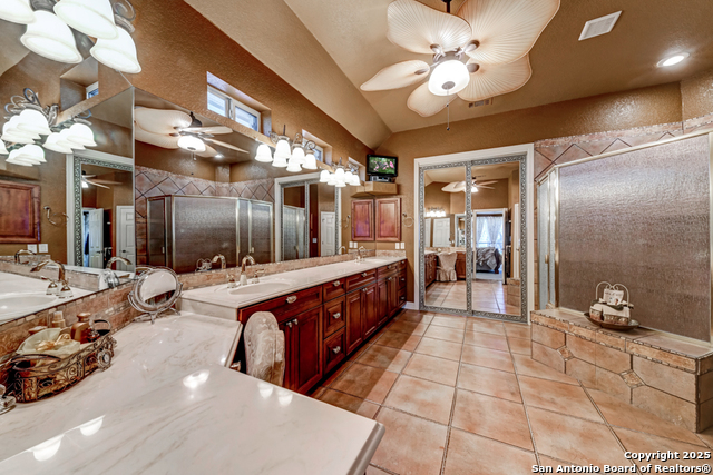 Listing photo id 34 for 1700 Frontier